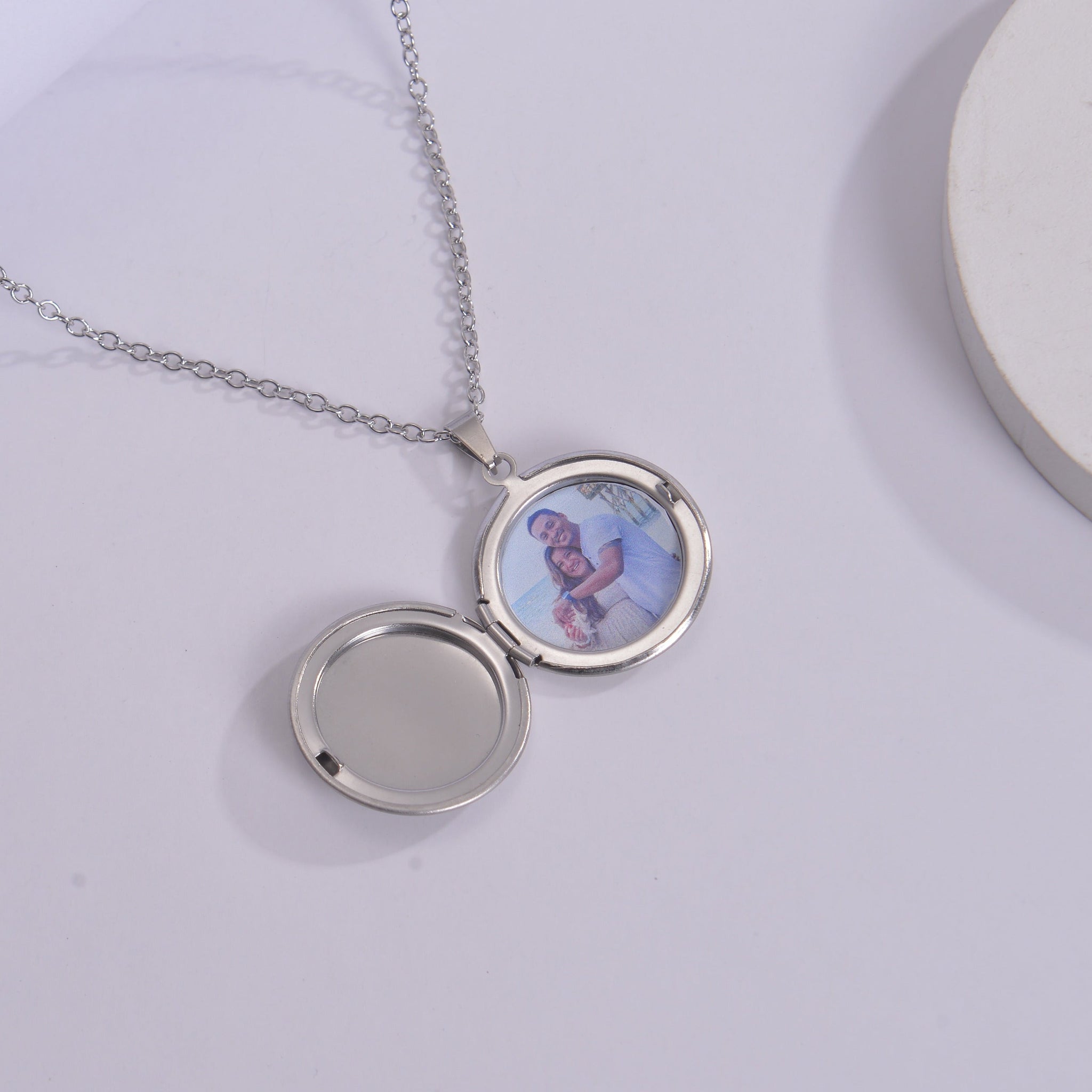 Foldable Circle Photo Necklace